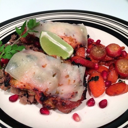 Jalapeño Chicken Thighs topped with Manchego Cheese with Black Beans and Tequila-Honey-Lime Glazed Carrots and Radishes sprinkled with Pomegranate Seeds
#food #foodporn #dinner #chicken #jalapeño #blackbeans #carrots #radishes #pomegranate #cilantro...