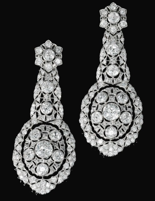 PAIR OF DIAMOND PENDENT EAR CLIPS, 1930S.