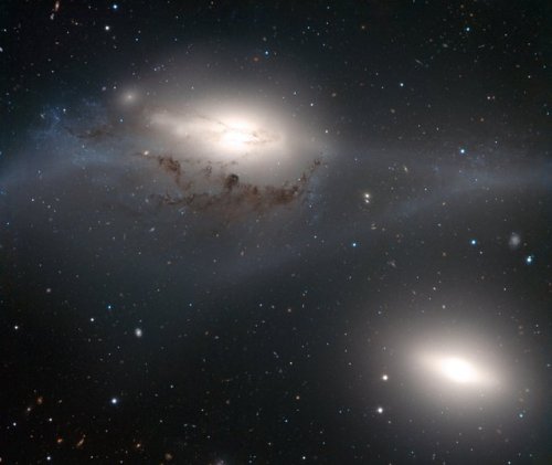 “The Eyes“ - NGC 4438 and  NGC 4435follow @space–pics for more space!Credit: ESO/VLT