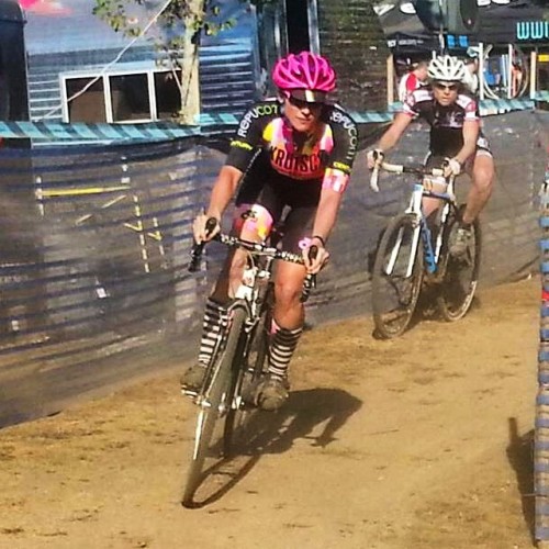 dfitzger: By @pink7grl: #kruisn at #rsgloucester #ridindirty #kruiscx #kruiscxwmn #womenbikeracers #