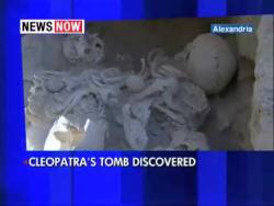 radgreymon:  leesleftarm:  GUYS OH MY GOD THEY HAVE FOUND CLEOPATRA AND MARC ANTONY’S TOMB OH MY GOD WHY ISN’T ANYONE FLIPPING OUT OVER THIS THIS IS SO AMAZING SERIOUSLY LOOK AT THISONE OF THOSE SKELETONS IS CLEOPATRA, CLEOPATRA VII  THIS IS MONUMENTAL