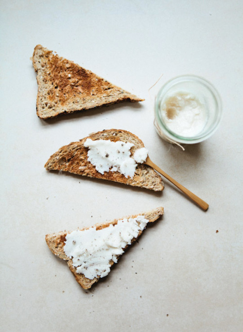 co-rals:  thatkindofwoman:  How to Make Coconut Butter | The Kitchn   Indie/modern