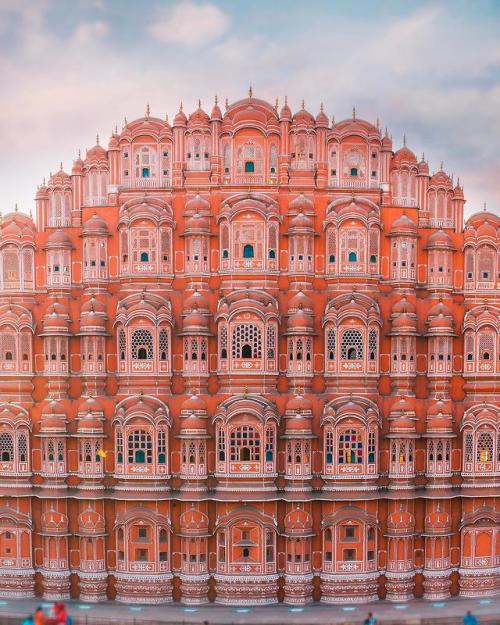 (via ITAP of the ‘Wind Palace’ with 953 windows, Jaipur, India. : itookapicture)