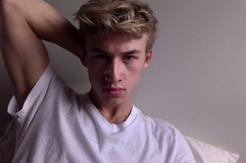 futtbucking:  rainy weather means lazy day in bed
