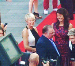 stylesin:  niall hugging harry’s parents and showing off his teeth x 