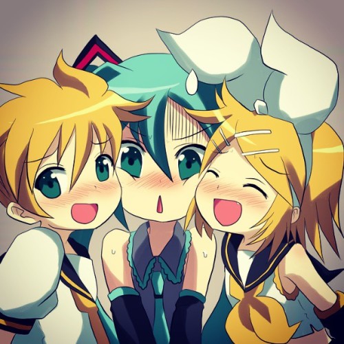 Uh! Happy tuesday! #KagamineLen #HatsuneMiku #KagamineRin <3