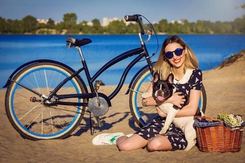 Pretty And Her Cruiser instagram.com/_burdocks