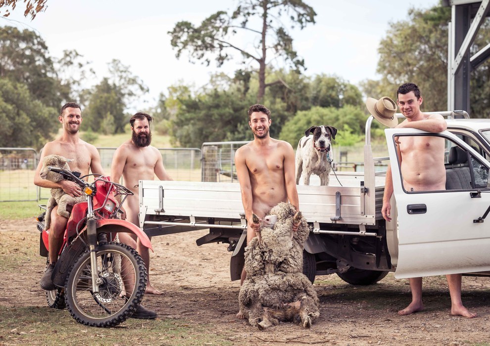 nakednews:As every year for 30 years, the veterinary students from the University