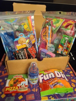 moodbig:🍬 90&rsquo;S THEMED CANDY BOX  - Flashback to the greatest decade