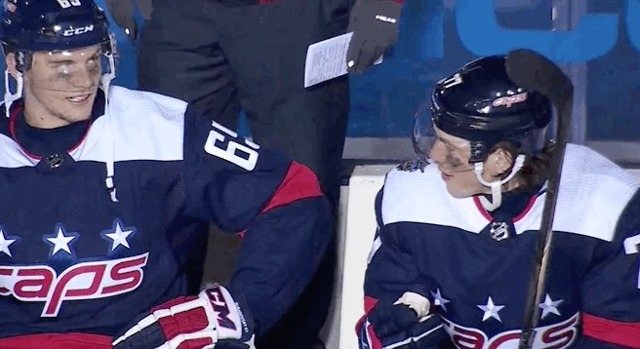 starlightgems:andre and oshie dancing to ‘jump on it’ on the bench while the lights were out (vs the