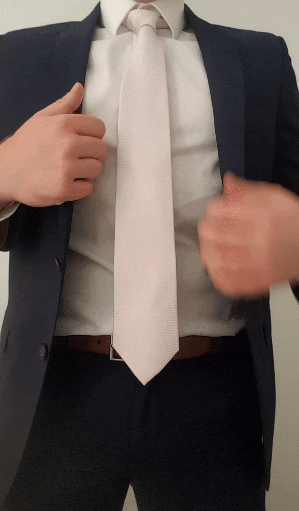 mescaline-for-breakfast: mescalineforbreakfast: Suits are entirely unforgiving  New blog >>>