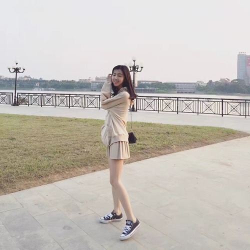 alexlnd: 网友投稿，极品清纯女友