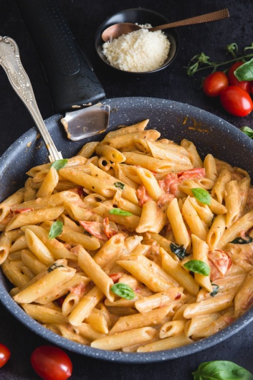 foodffs:Creamy Tomato PastaFollow for recipesIs this how you roll?