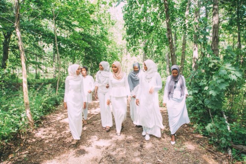 hijabs-and-pins:  My sisters in Islam ❤️❤️❤️ AlHamdullilah! 