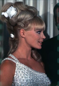 opalinedream:  Elke Sommer 