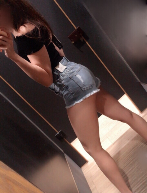 jessicaspanties: Changing Room Part 5 Been shopping for new booty shorts last week so I took the cha