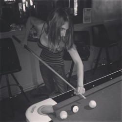 booooomstrawberries:  #KellyKlaymour shooting pool. Pretty good with a stick for a lesbian. 