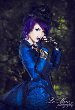 gothicandamazing:  Model: Lady MarlenePhoto by Le Mew PhotographyClothes: Romantic Threadsjewelry:ghostlove.comhair&amp;mua:randimarlene&amp;jennifer garciaWelcome to Gothic and Amazing 
