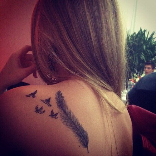 Há algo sobre as tatuagens …