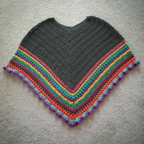 Mini me #poncho complete! #crochetersofinstagram #handmade #knitpicks #lumpycat