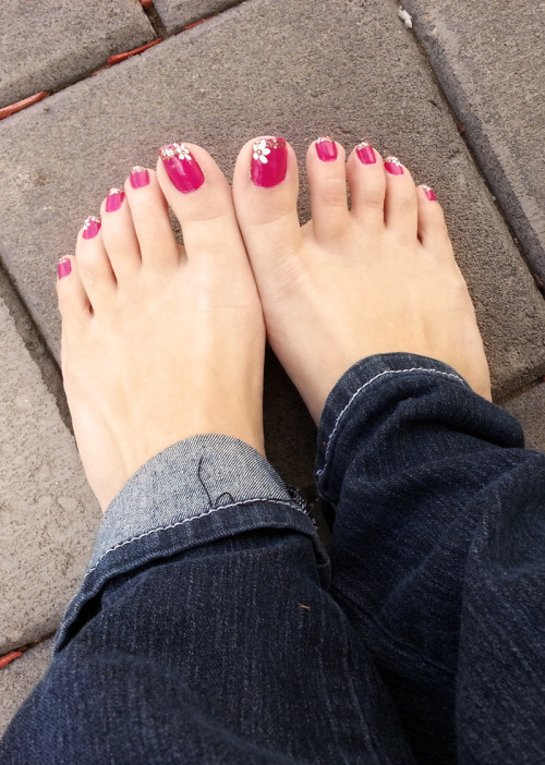 kayteasefeet:  Pink polish with glitter and flower art for my toes recently.