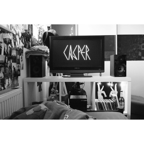 weinflaschenalsmikrofon:  das beste, was man an einem sonntag machen kann. #festivalblogs #casper 