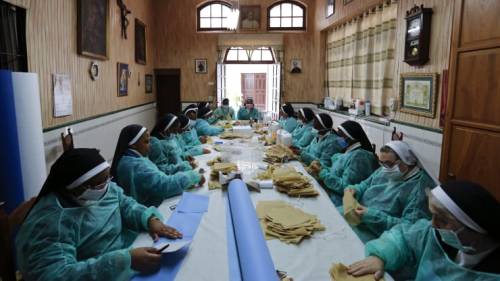 divinum-pacis:Augustinian nuns of San Leandro convent, make face masks and health coats instead of t