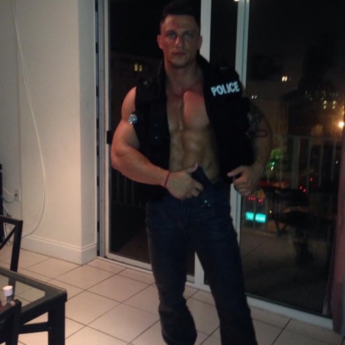 Big Muscle Gay Guys