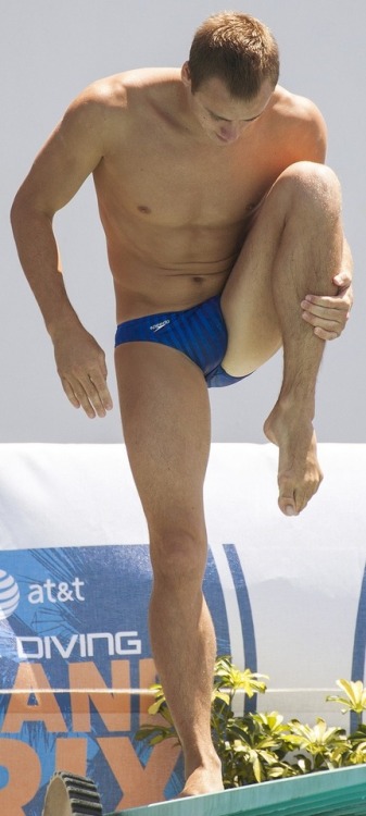 nuts4speedos:Stretch