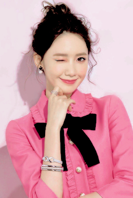 seocarlett:  “Before, I simply wore what others picked for me and received what they did for me. I didn’t even know anything about myself so I had no choice but to be indecisive. These days, I know more about myself and I have been able to speak up.