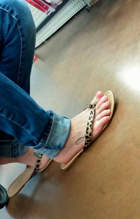 sweetcandidfeet: Sexy feet
