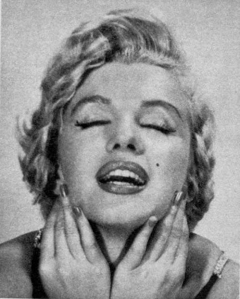 marilyn-monroe-collection:  Marilyn Monroe photographer by Philippe Halsman in 1954.
