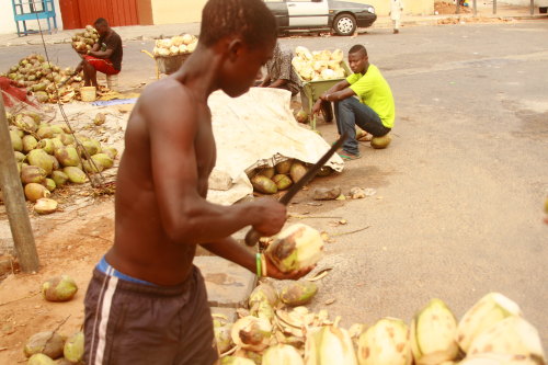 accradotalt: Check out more street style in Adabraka, a suburb of Accra, and our ACCRA [dot] ALT tea