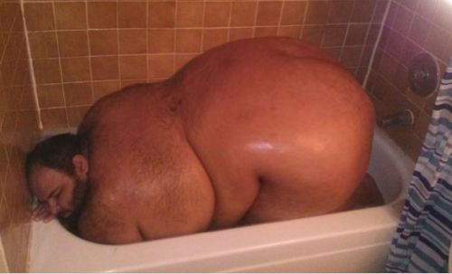 gayfatpigslob: SLOBS CAN’T BATHE This ain&rsquo;t a SUPER CHUB tub.