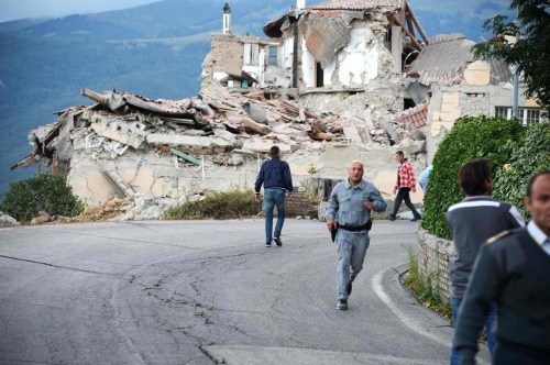 corpidicarta: corpidicarta: A magnitude 6.2 earthquake struck central Italy last night (01:36 GMT) l