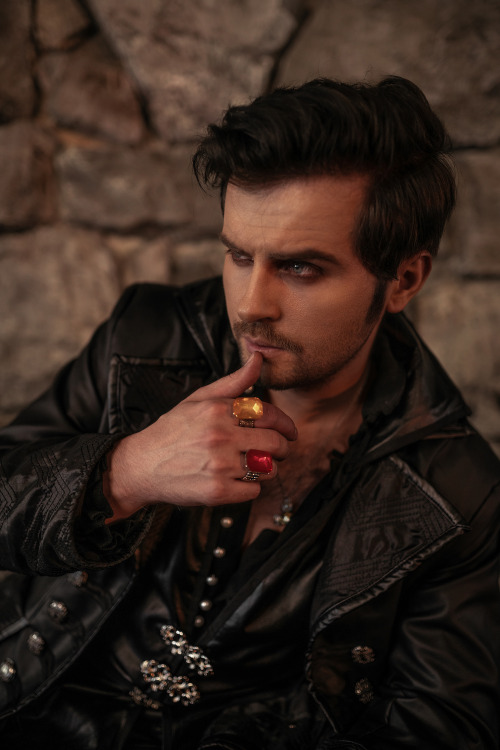 graysonfin: My Killian Jones cosplayWelcome to my Instagramwww.instagram.com/grayson_fin