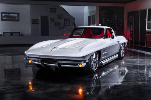 itsbrucemclaren:speedxtreme: 1963 CHEVROLET CORVETTE CUSTOM SPLIT-WINDOW COUPE What machine!!! 