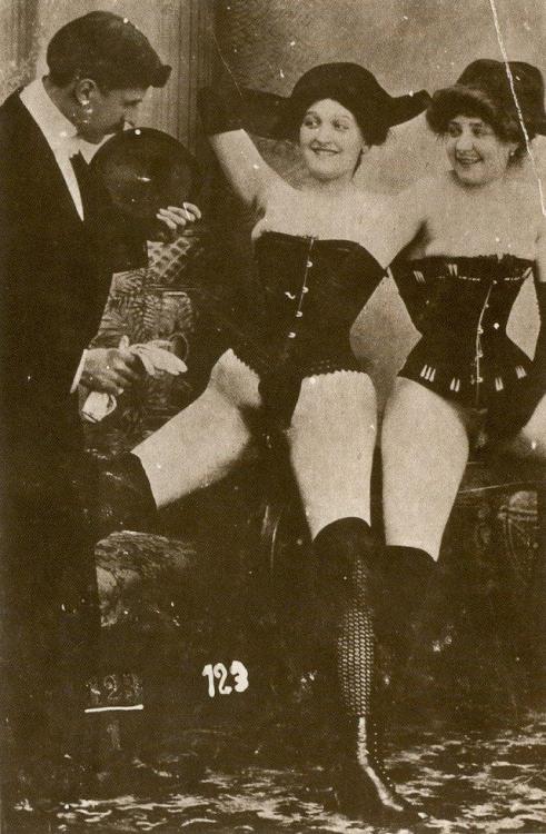 vintagenretroneroticahhh:  retropornlover:  1-10 of 20   I’m reminded of the Tesla meme “Girl touch my lightning rod….it’s electrifying”