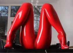 maharg66:  W.F. - Is this picture one of the classic M poses, made extra hot by the fact its in uber heiss latex