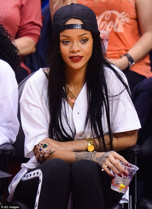 tuileries:aesthetic: rihanna courtside at basketball games