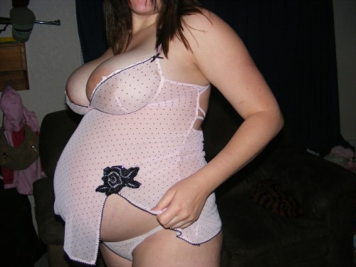 dirtypregnantwifes:  Do you guys like my new picture? Wanna chat? Click Here