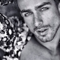 LES HOMMES QUE J'AIME