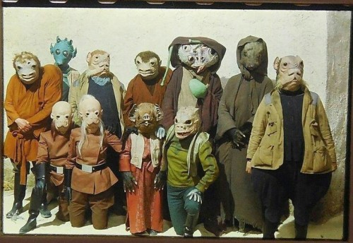 retrostarwarsstrikesback:Mos Eisley cantina Bar creatures and other characters, Star Wars 1977 @retr