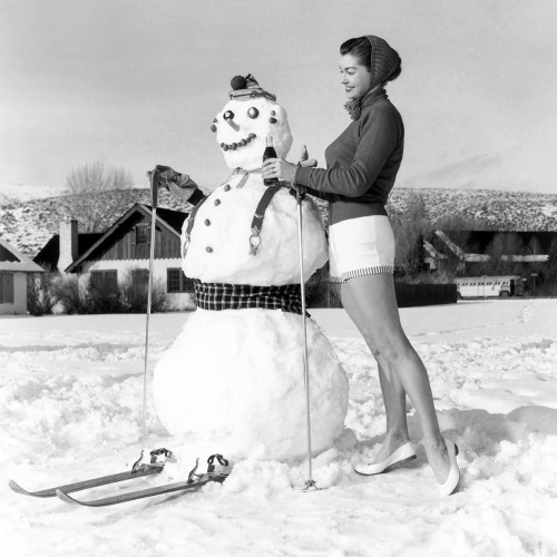 20th-century-man:Esther Williams / Sun Valley, Idaho, 1951. https://painted-face.com/