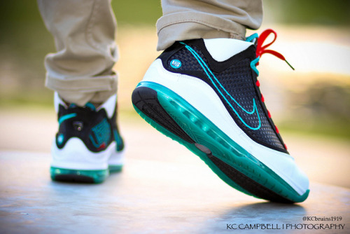 sneakerphotogrvphy:  Air Max Lebron VII NFW “Red Carpet” by KCbruins1919 on Flickr. 