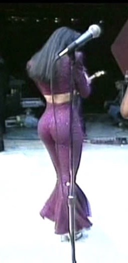 phattygirls:  SELENA!!!!