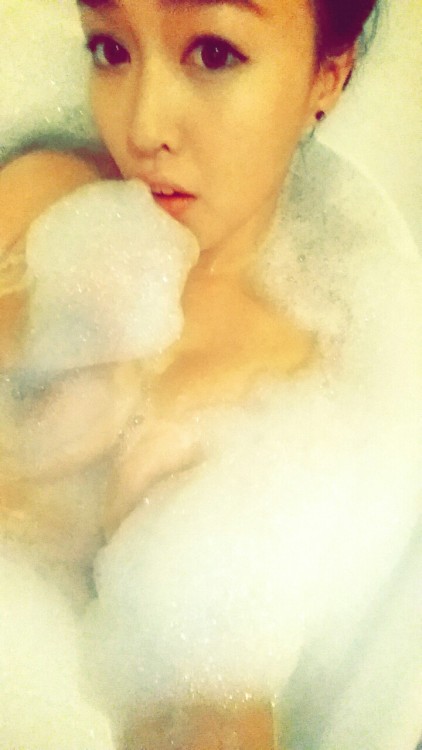 sexysexnsuch:  ccatastr0phe:For part2of3  Happy Topless Tuesday hunnybunny  -J