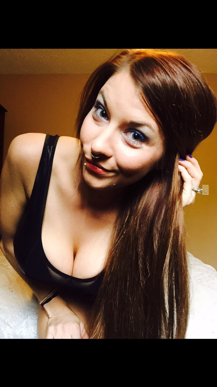 mrs-420:  I was tagged by indica-illusions :) here are some selfies  Im tagging still-tumblin