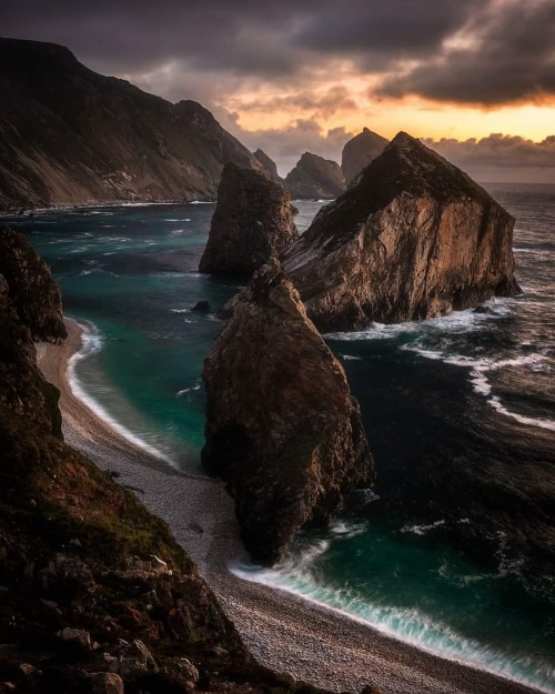 Dramatic coastlines in Donegal By @felix.sproll Follow @ireland_travel for the best Irish content! C