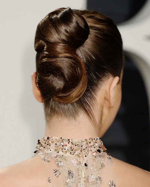 Hailee Steinfeld &ndash; 2017 OscarsElaborate Bun Ruling over all